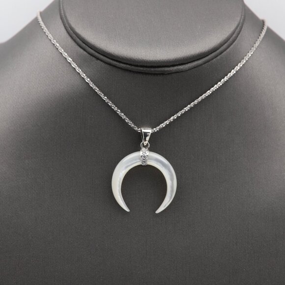 Bull Horn Moon crescent mother of pearl sterling silver pendant - Picture 4 of 5